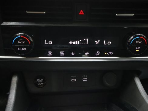 Used 2024 Nissan Rogue SV AWD/4WD image 24