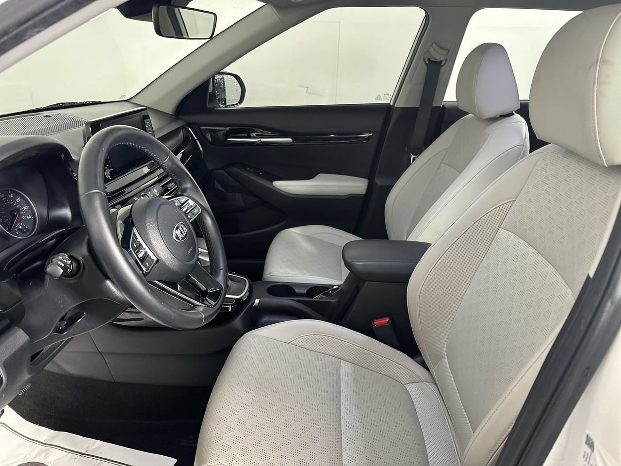 Used 2021 Kia Seltos EX AWD/4WD image 2