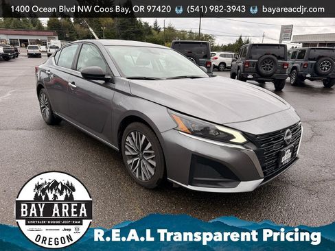 Used 2024 Nissan Altima 2.5 SV FWD image 8