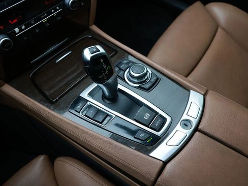 Used 2011 BMW 740i image 36