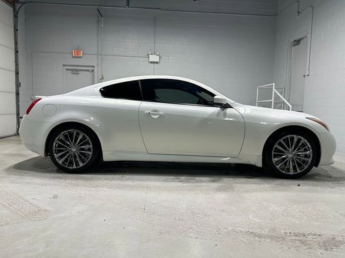 Used 2011 INFINITI G37 Sport image 2