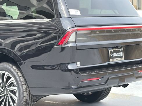 New 2026 Lincoln Navigator L Black Label AWD/4WD image 7