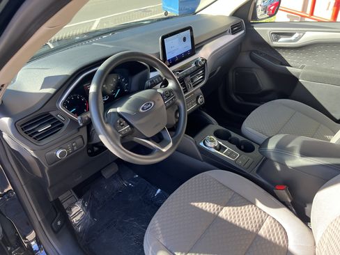 Used 2020 Ford Escape SE image 17