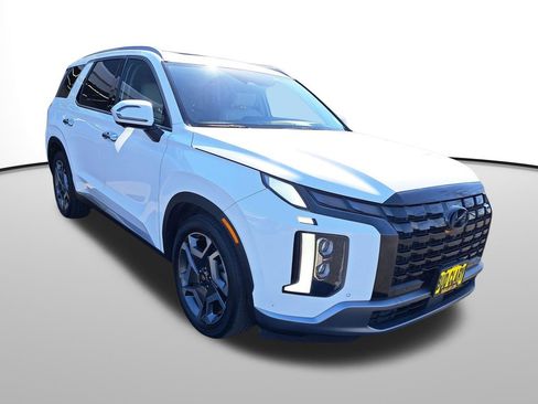 Used 2023 Hyundai Palisade Limited image 3