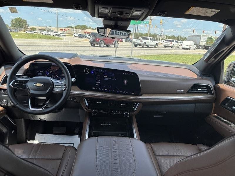 Used 2025 Chevrolet Tahoe High Country RWD image 9