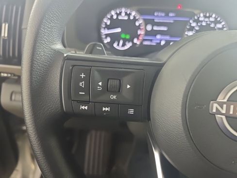 Used 2025 Nissan Pathfinder S image 11