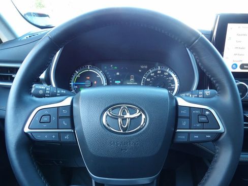 Used 2023 Toyota Highlander Bronze Edition image 17