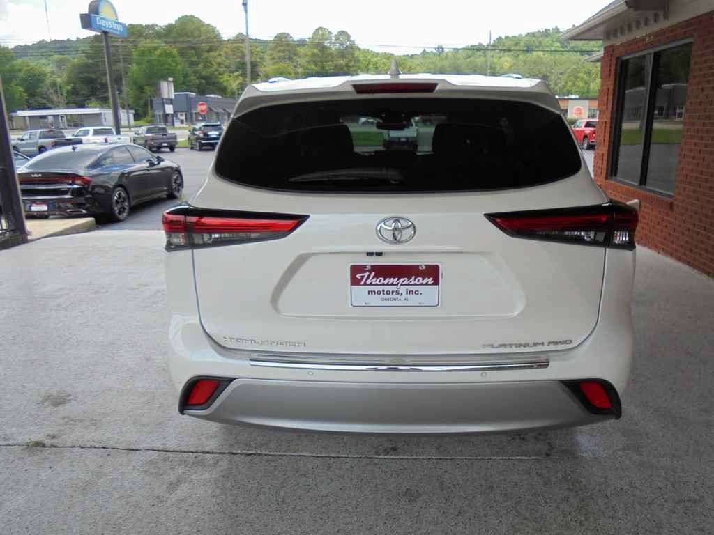 Used 2021 Toyota Highlander Platinum AWD/4WD image 4