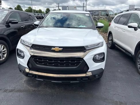 Used 2023 Chevrolet TrailBlazer ACTIV w/ Sun and Liftgate Package AWD/4WD image 2