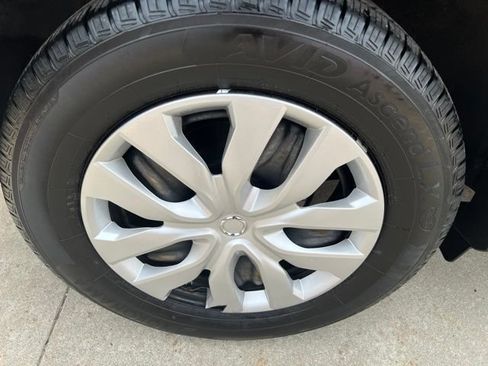 Used 2018 Toyota RAV4 LE AWD/4WD image 7