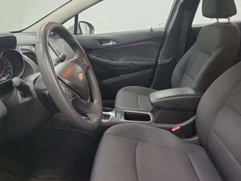Used 2018 Chevrolet Cruze LT FWD image 17