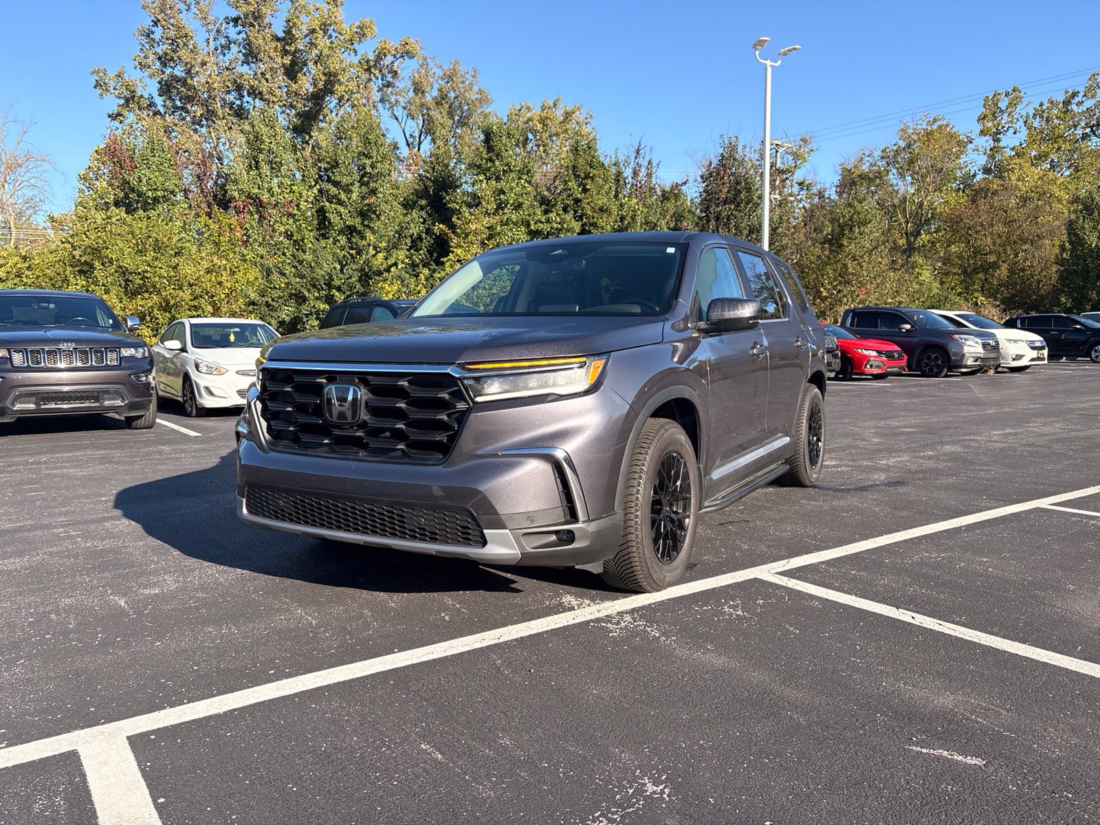 Used 2025 Honda Pilot EX-L image 2
