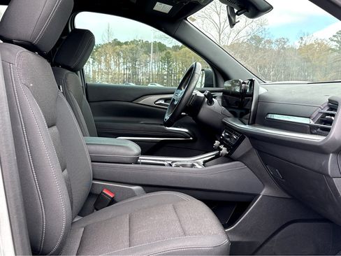 Used 2024 Chevrolet Traverse LS image 6