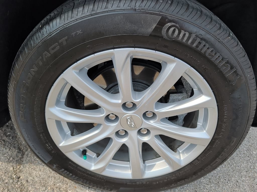 Used 2023 Cadillac XT4 Luxury w/ Cold Weather Package FWD image 9