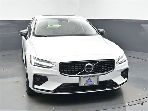Used 2024 Volvo S60 B5 Ultimate image 2
