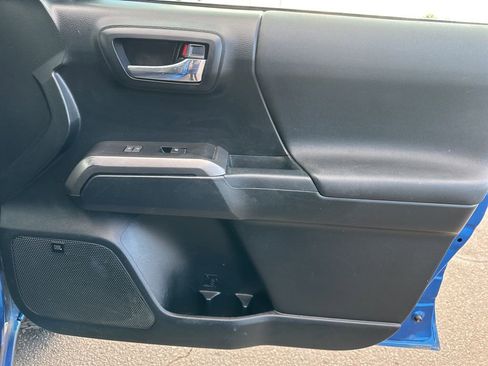 Used 2017 Toyota Tacoma TRD Off-Road image 28