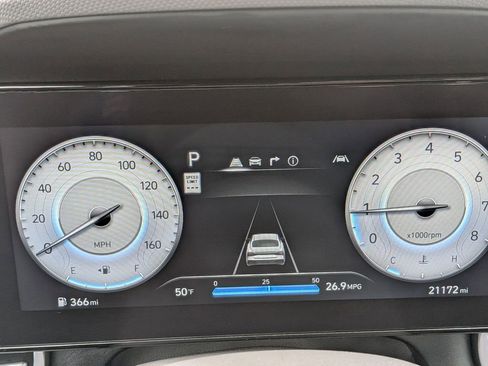 Used 2025 Hyundai Elantra SEL image 13