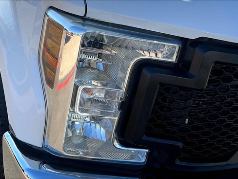 Used 2019 Ford F250 XLT w/ XLT Value Package image 26