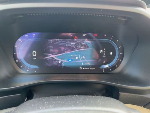 Certified 2024 Volvo XC40 B5 Plus image 17