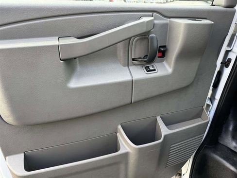 Used 2018 Chevrolet Express 2500 w/ Driver Convenience Package image 30