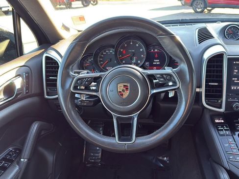 Used 2018 Porsche Cayenne Platinum Edition w/ Premium Package Plus image 17
