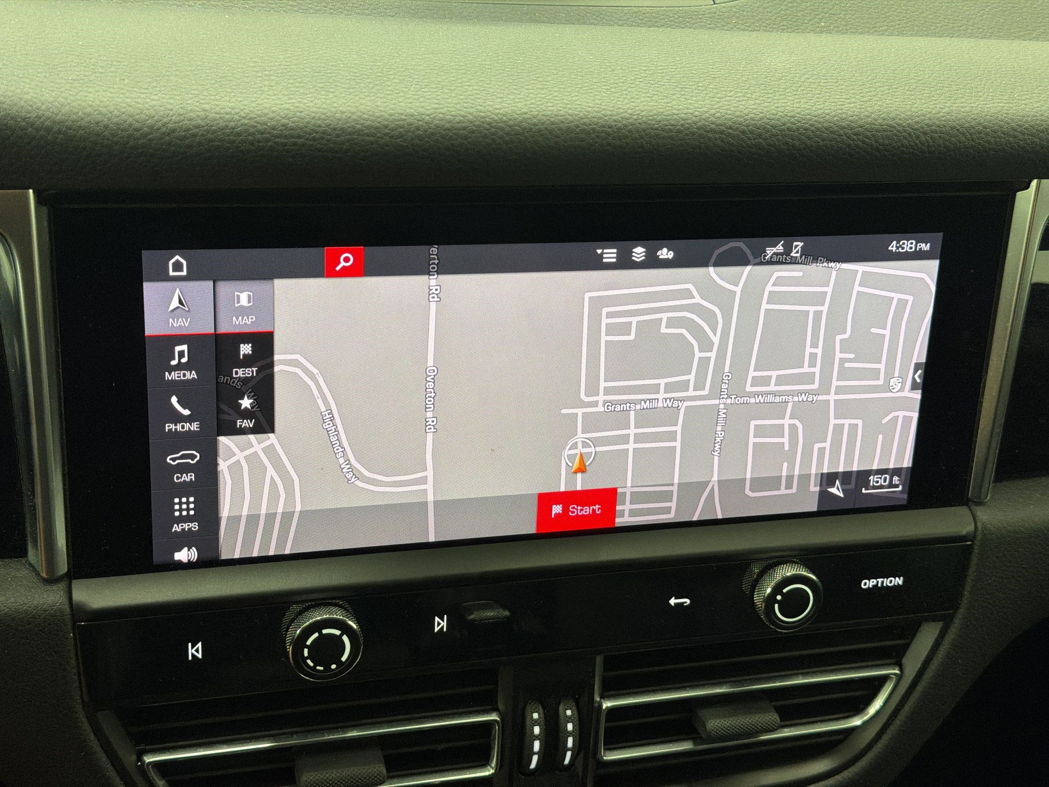 Used 2024 Porsche Macan AWD/4WD image 18