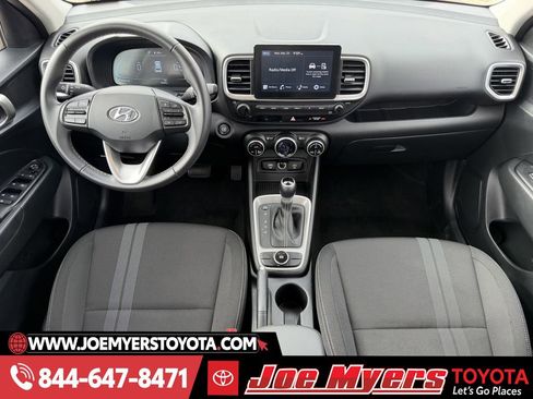 Used 2025 Hyundai Venue SEL image 12