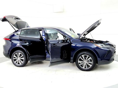 Used 2023 Toyota Venza LE image 12