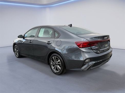Used 2022 Kia Forte LXS image 5