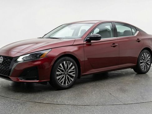 Used 2025 Nissan Altima 2.5 SV image 3