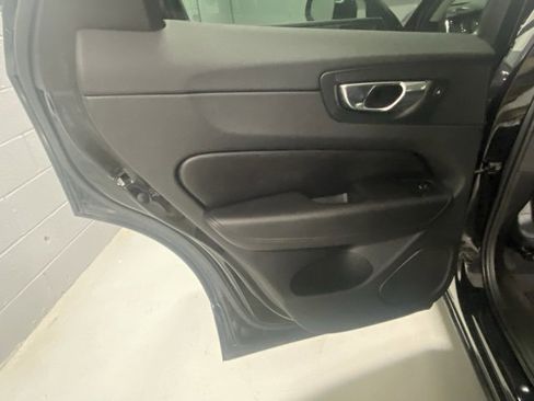 Used 2022 Volvo XC60 B5 Momentum w/ Advanced Package image 8