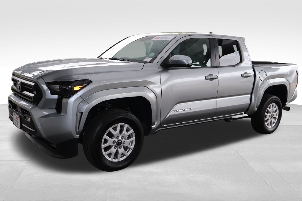 Certified 2025 Toyota Tacoma SR5 AWD/4WD image 11