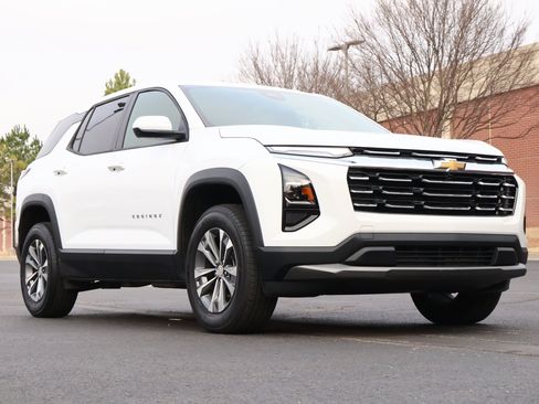 New 2026 Chevrolet Equinox LT w/ Convenience Package II image 1