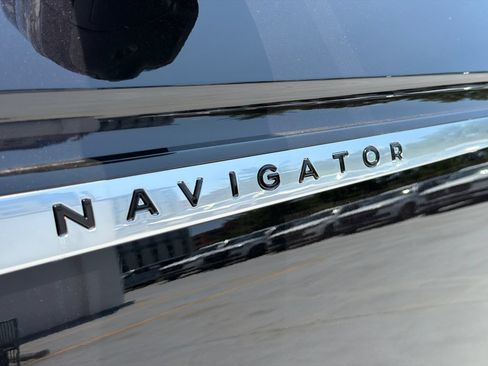 New 2027 Lincoln Navigator Premiere AWD/4WD image 15