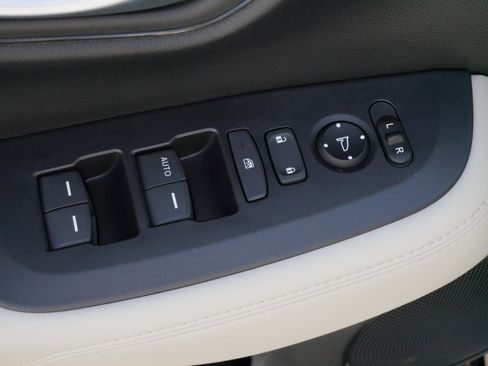 Certified 2026 Honda HR-V LX image 19