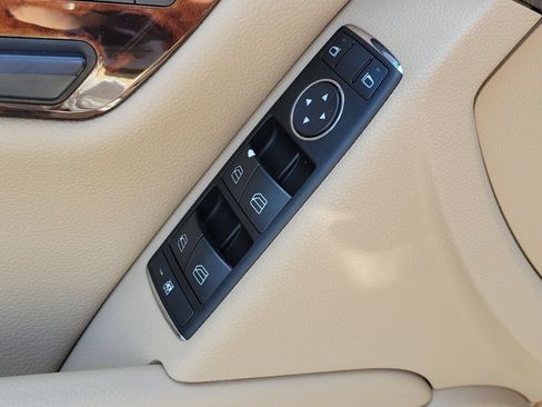 Used 2010 Mercedes-Benz C 300 Sedan image 18