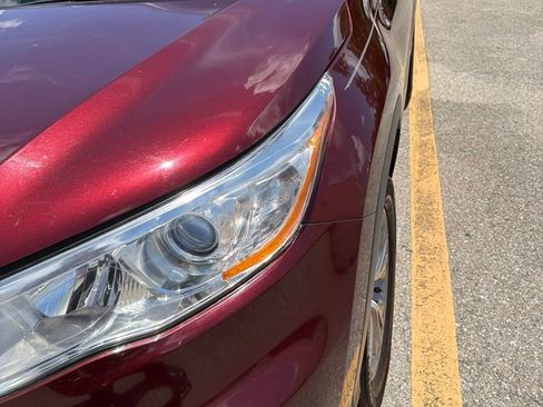 Used 2014 Toyota Highlander XLE FWD image 3