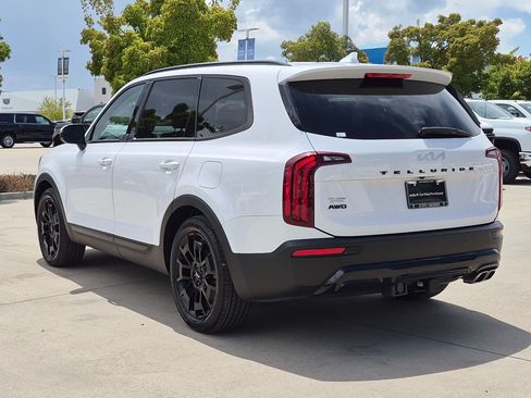 Certified 2022 Kia Telluride SX w/ SX Prestige Package AWD/4WD image 3