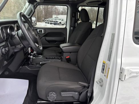 Used 2022 Jeep Wrangler Unlimited Sport image 3