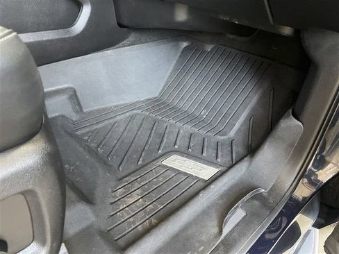 Used 2018 Chevrolet Suburban Premier image 28