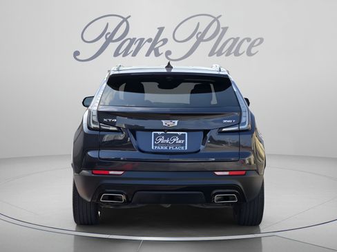 Used 2022 Cadillac XT4 Sport w/ Comfort Package FWD image 4