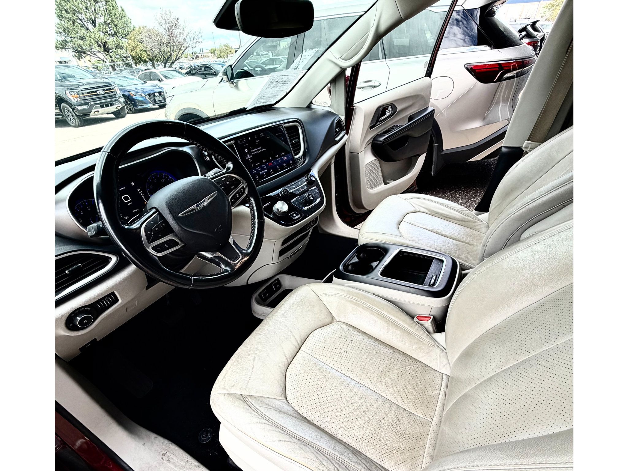 Used 2021 Chrysler Pacifica Touring-L FWD image 13