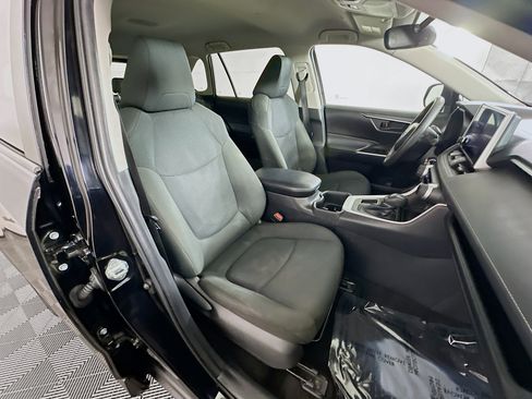 Used 2024 Toyota RAV4 LE image 27