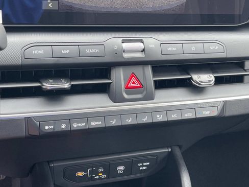 New 2025 Kia K4 LX image 24