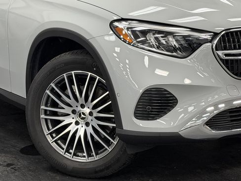 Certified 2025 Mercedes-Benz GLC 300 image 4