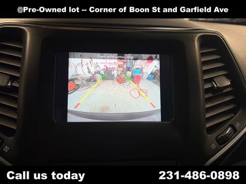 Used 2019 Jeep Cherokee Latitude Plus w/ Cold Weather Group AWD/4WD image 25