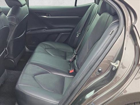 Used 2020 Toyota Camry XLE image 15