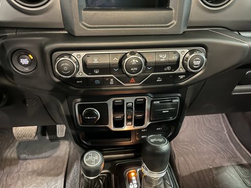 Used 2023 Jeep Wrangler Unlimited image 23