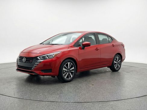 Used 2025 Nissan Versa SV image 3