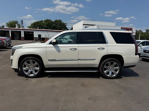 Used 2015 Cadillac Escalade Premium AWD/4WD image 2